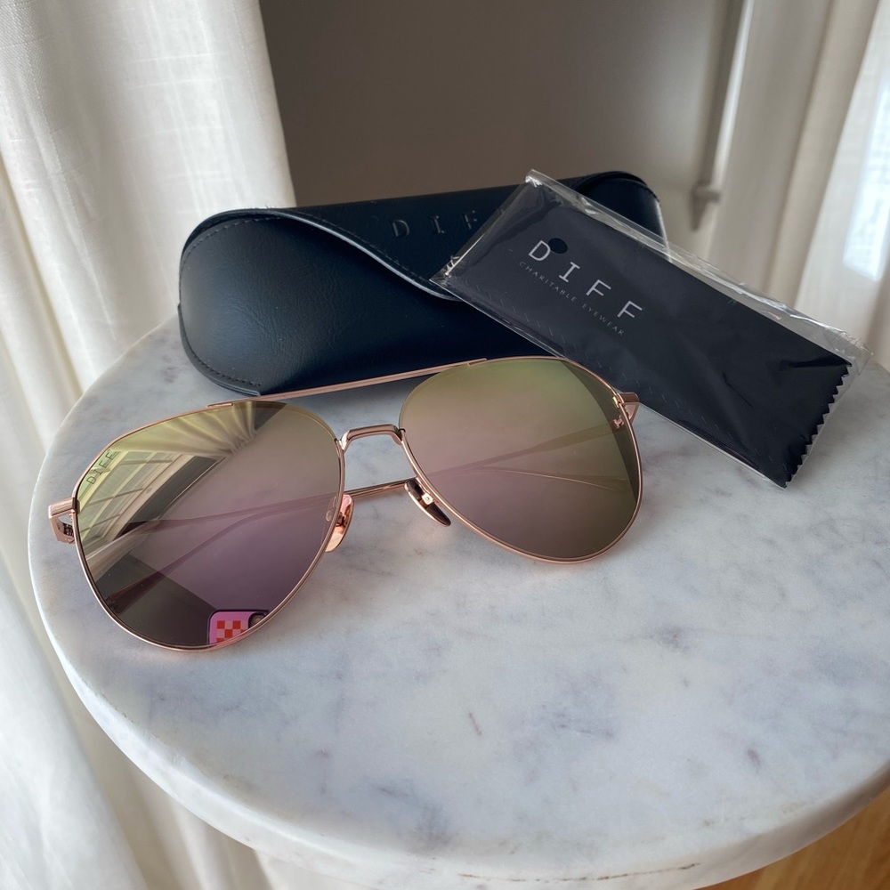 Rose gold mirrored DIFF Dash sunglasses